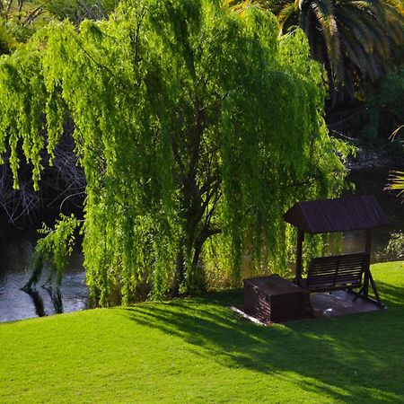 Riverside Guest Lodge Oudtshoorn Exterior foto