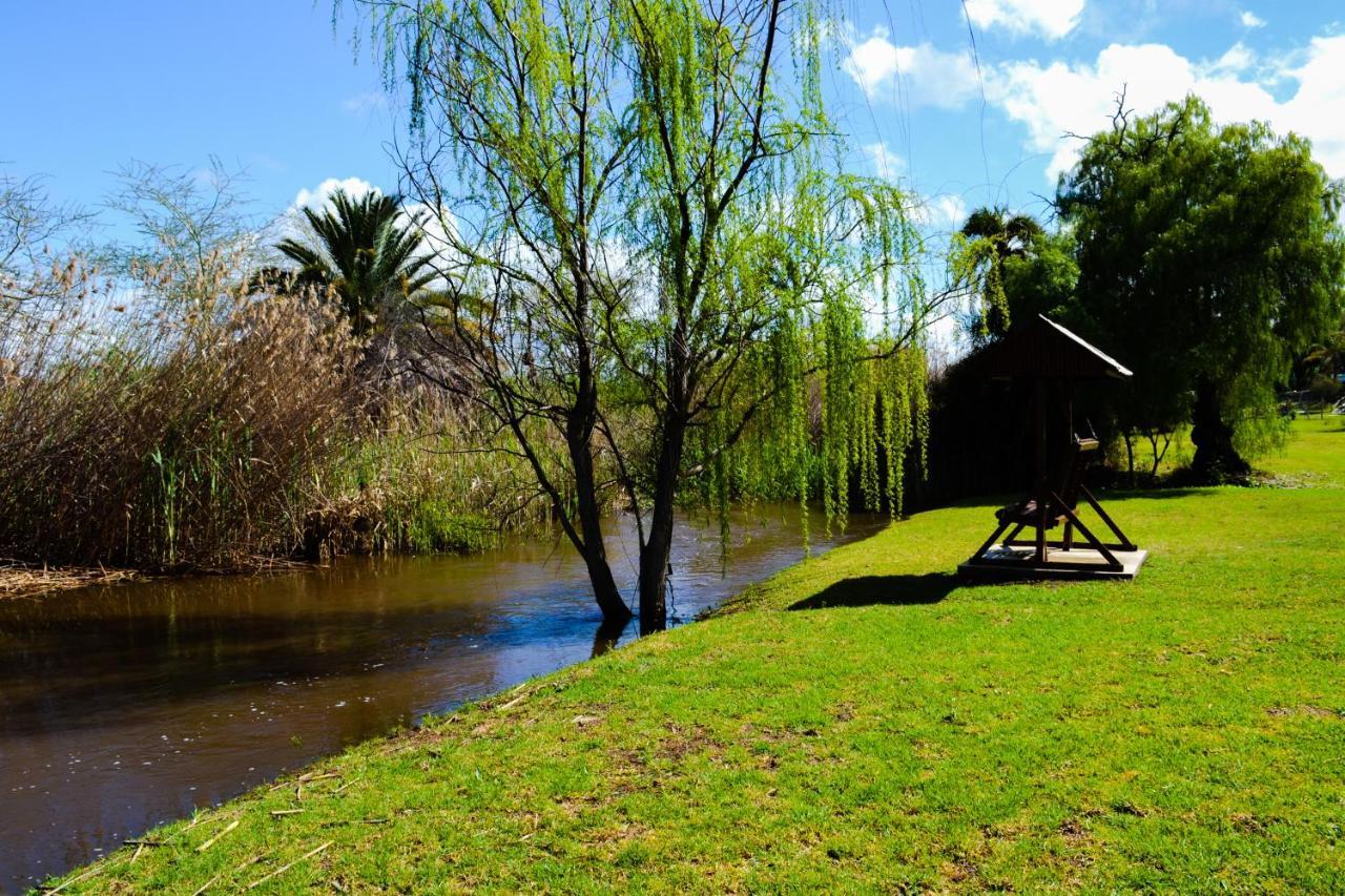 Riverside Guest Lodge Oudtshoorn Exterior foto