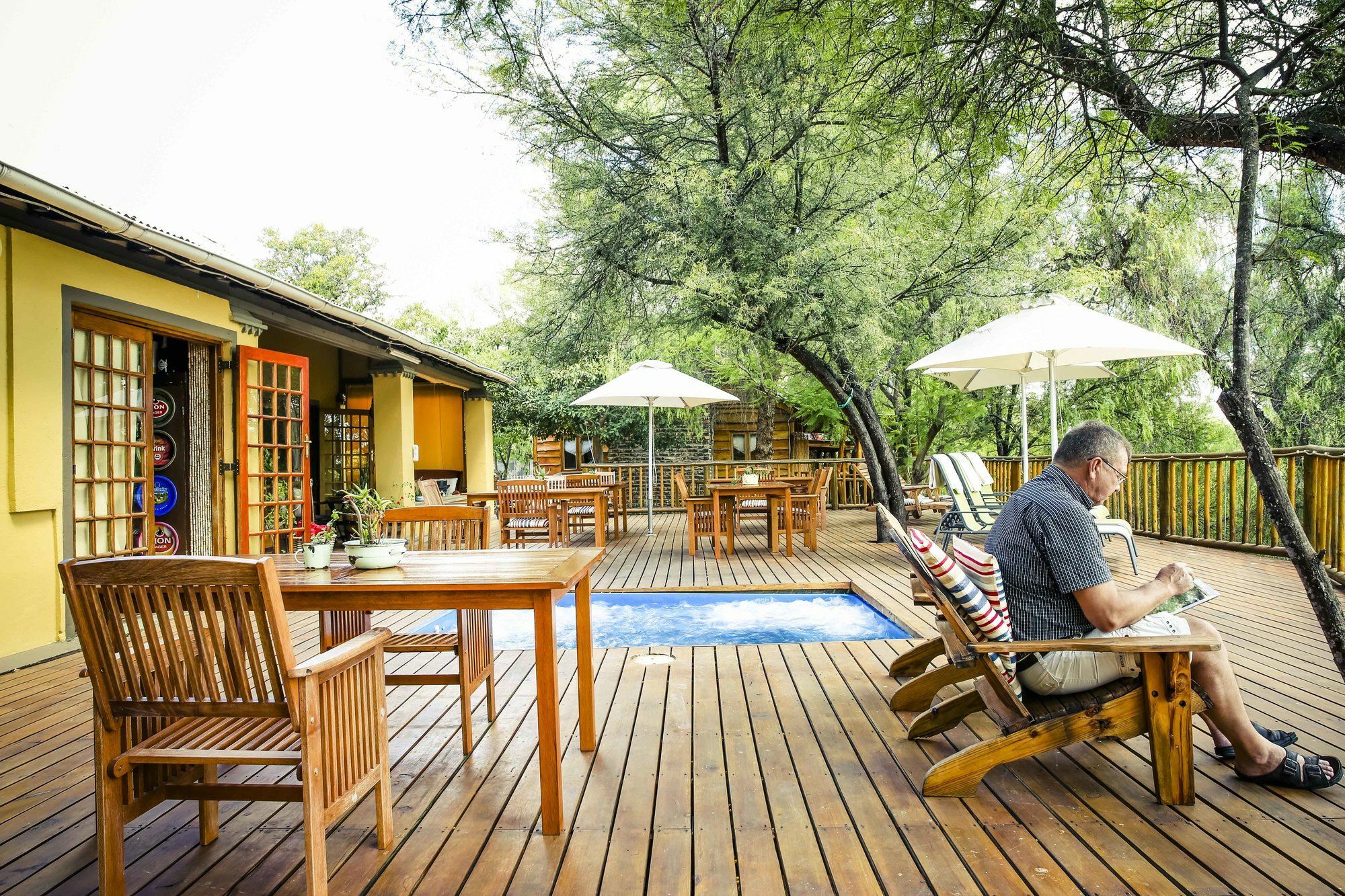 Riverside Guest Lodge Oudtshoorn Exterior foto